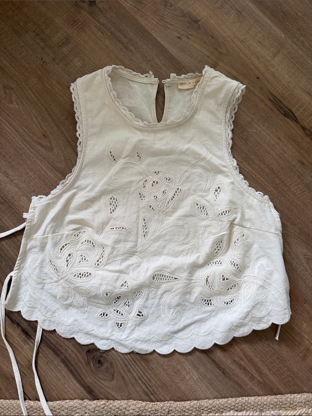 Women's Cream Eyelet Embroidered Camisole Tank - Scallop Hem
